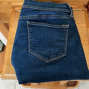 Old Navy women’s dark blue capris size 8